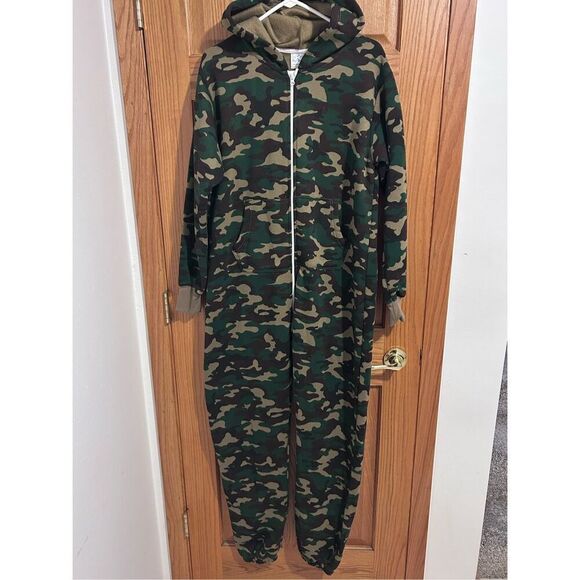 Skyline Wears Camouflage Hooded Jumpsuit Pajamas Pockets Size M Unisex - Picture 1 of 12